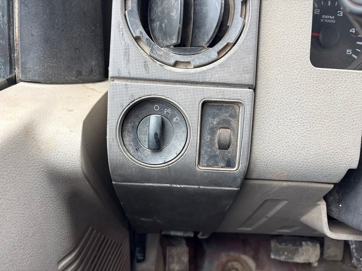 2008-ford-f550-image-46
