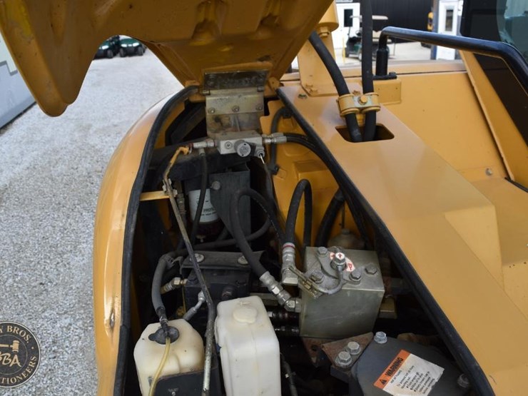 2010-komatsu-pc88mr-8-image-44