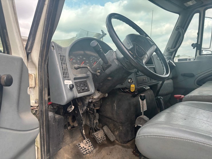 2002-international-durastar-4300-image-46