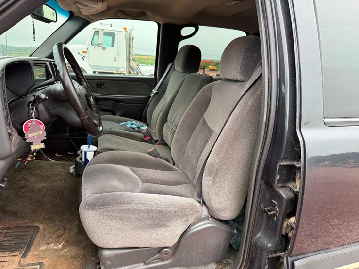 2003-chevrolet-2500hd-image-32