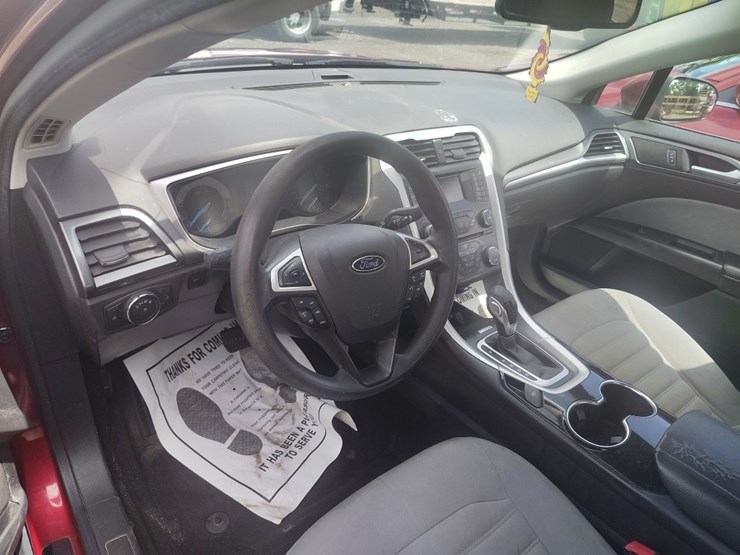 2014-ford-fusion-runs/moves-s-image-7