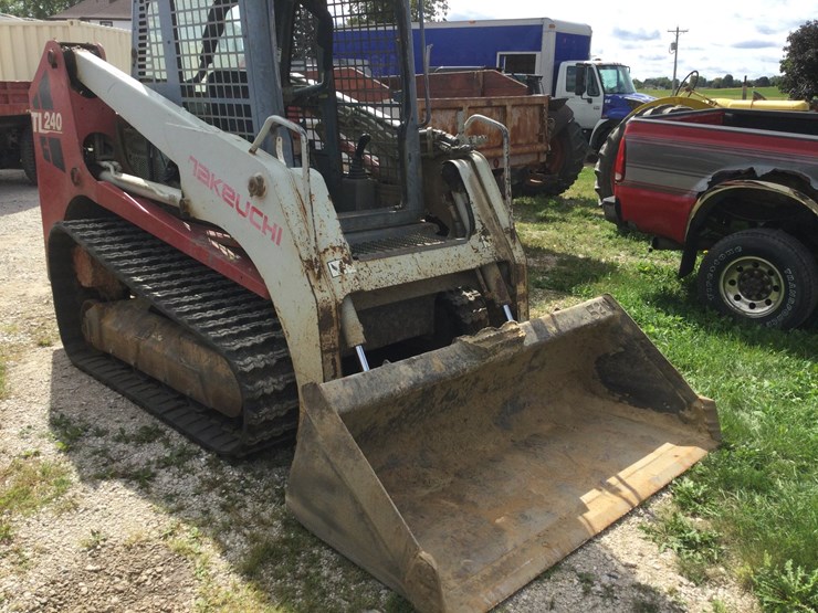 2009-takeuchi-tl240-image-3