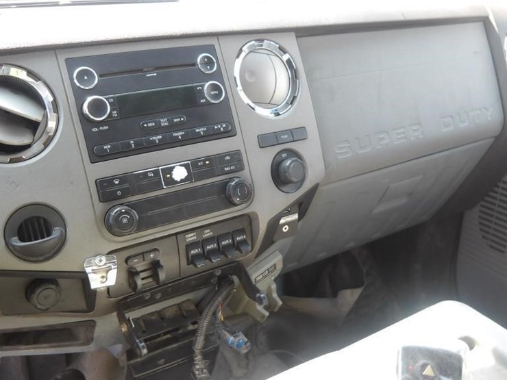 2011-ford-f550-image-24