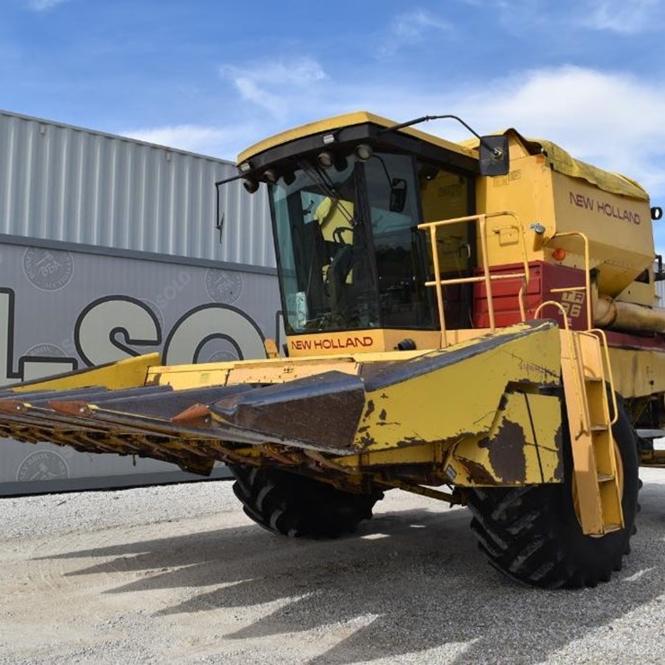 1984 NEW HOLLAND TR86
