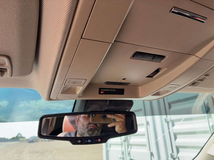 2015-chevrolet-silverado-1500-high-country-image-41