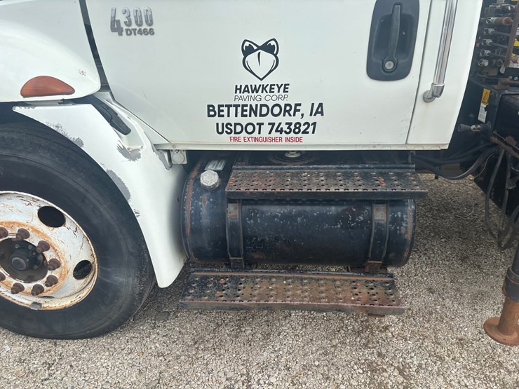 2002-international-durastar-4300-image-11