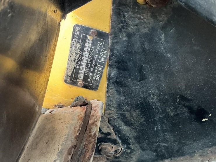 2006-deere-328-image-17