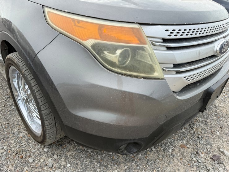 2012-ford-explorer-xlt-image-35