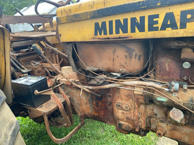 minneapolis-moline-m602-image-23