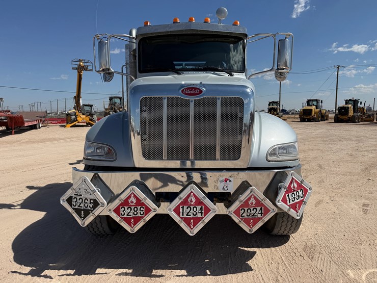 2016-peterbilt-348-image-3