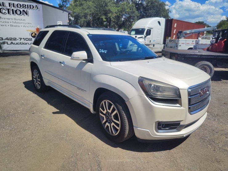 2014-gmc-acadia-image-1