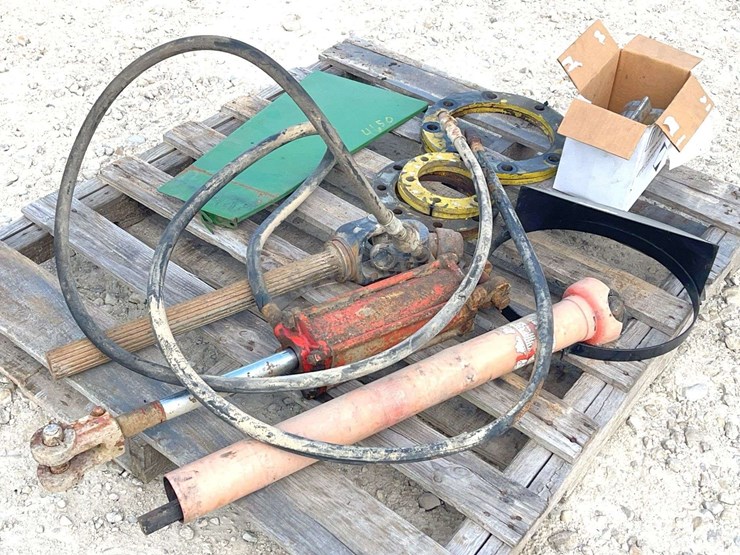group-of-misc.-tractor-parts-image-4