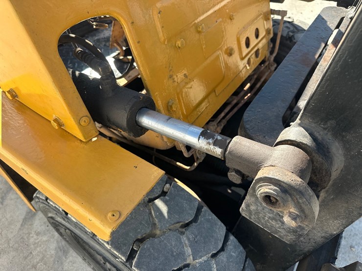 #5597-•-komatsu-fd25-7-forklift-image-13