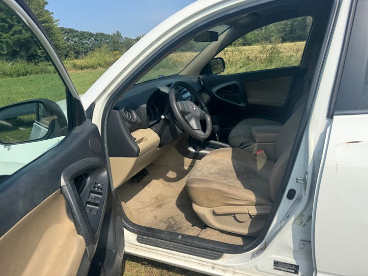 2009-toyota-rav4-image-14
