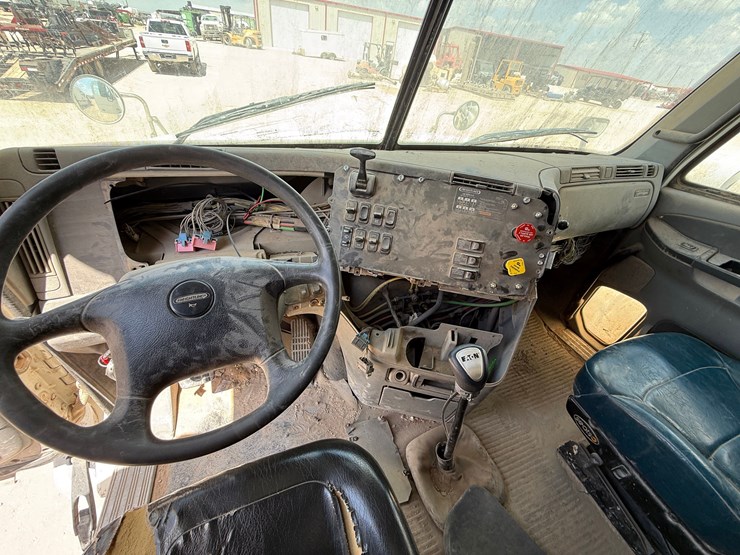 2007-freightliner-columbia-120-image-13