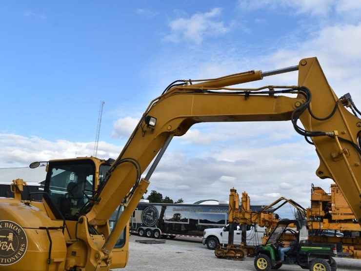 2010-komatsu-pc88mr-8-image-10