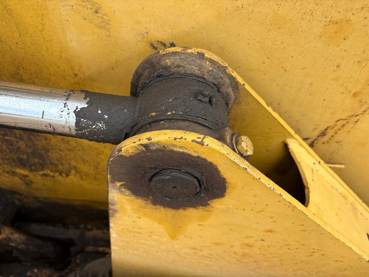 caterpillar-d5m-lgp-image-20