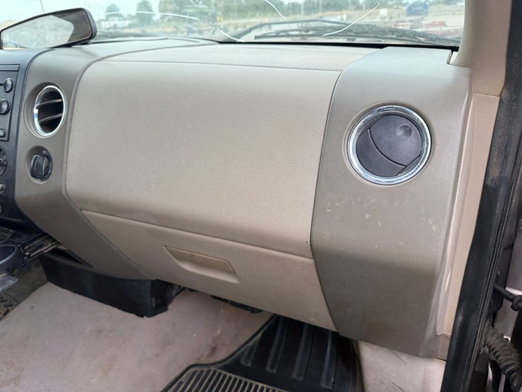 2004-ford-f150-xlt-image-30