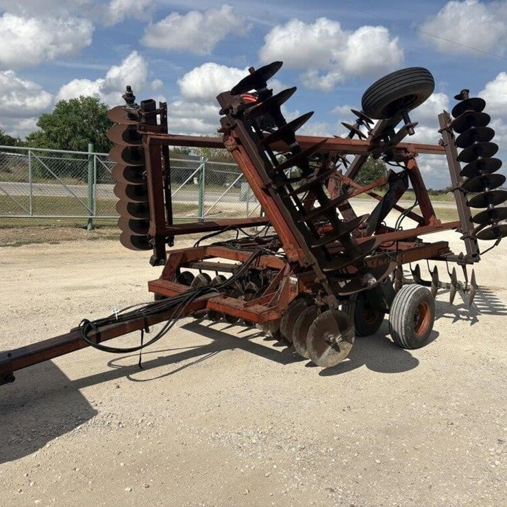 INTERNATIONAL 496