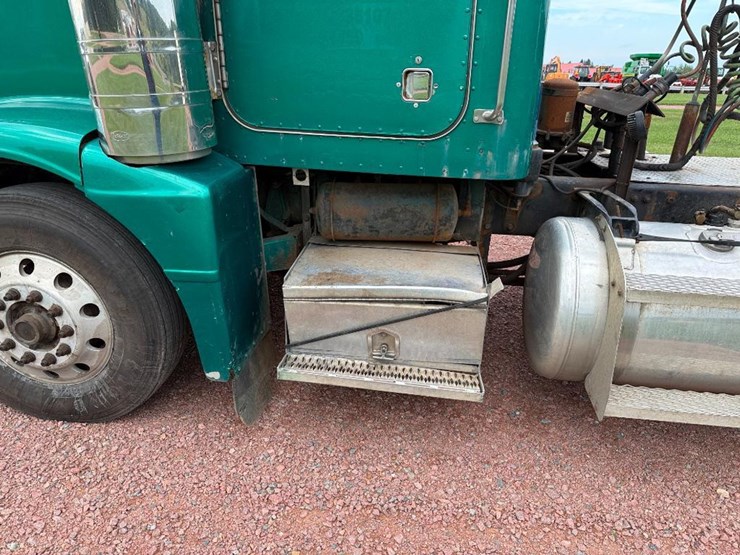 1996-peterbilt-378-image-18