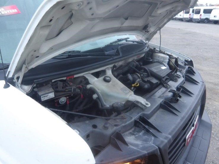 2011-gmc-3500-image-9