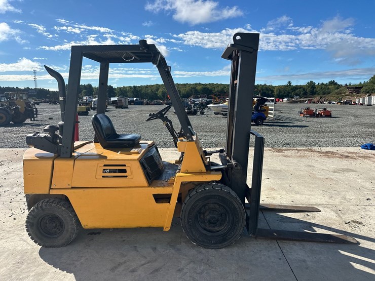 #5597-•-komatsu-fd25-7-forklift-image-6
