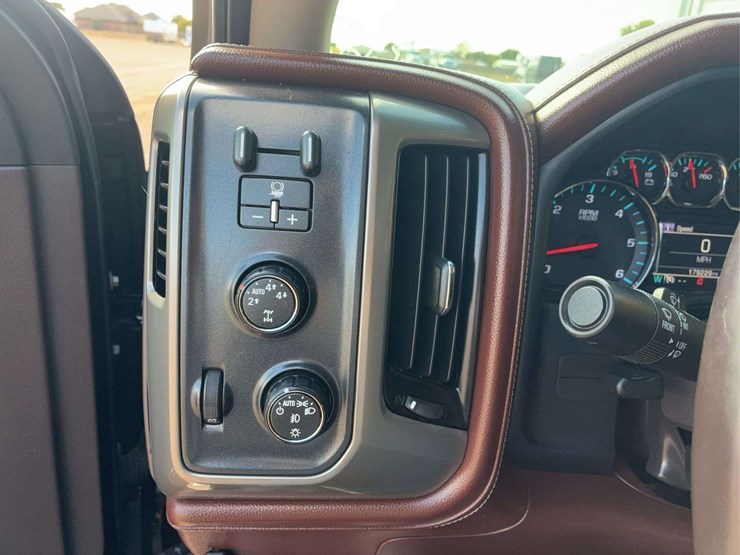 2015-chevrolet-silverado-1500-high-country-image-45