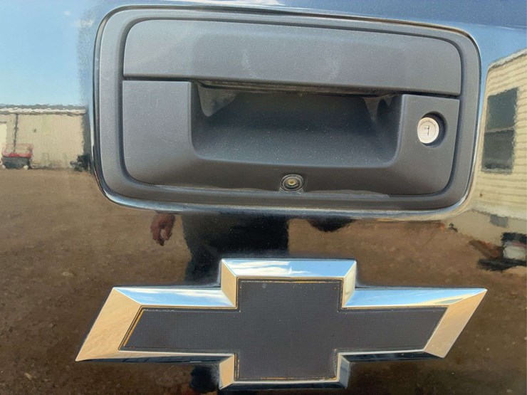 2015-chevrolet-silverado-1500-high-country-image-17