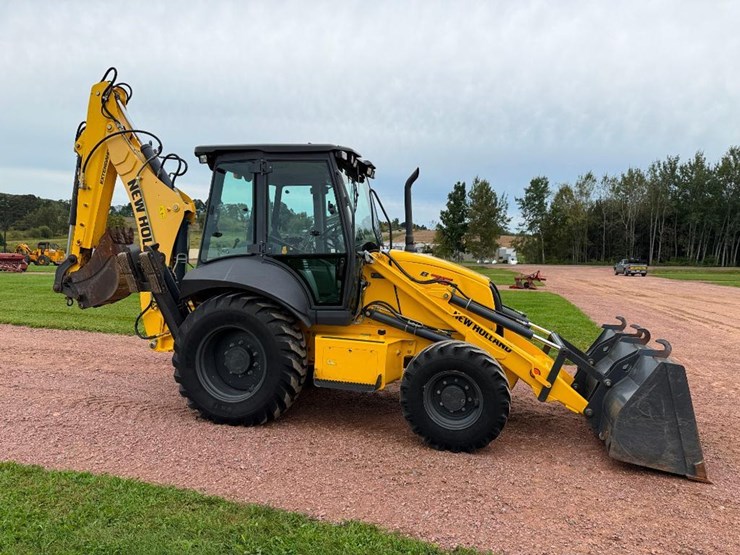 new-holland-b75d-image-3