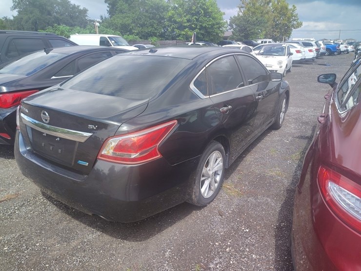 2013-nissan-altima-runs/moves-2.5-image-4