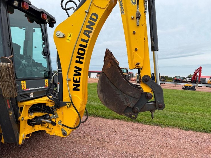 new-holland-b75d-image-26