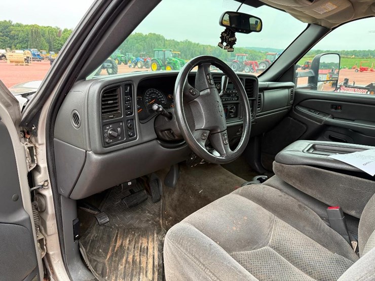 2005-chevrolet-2500hd-image-30