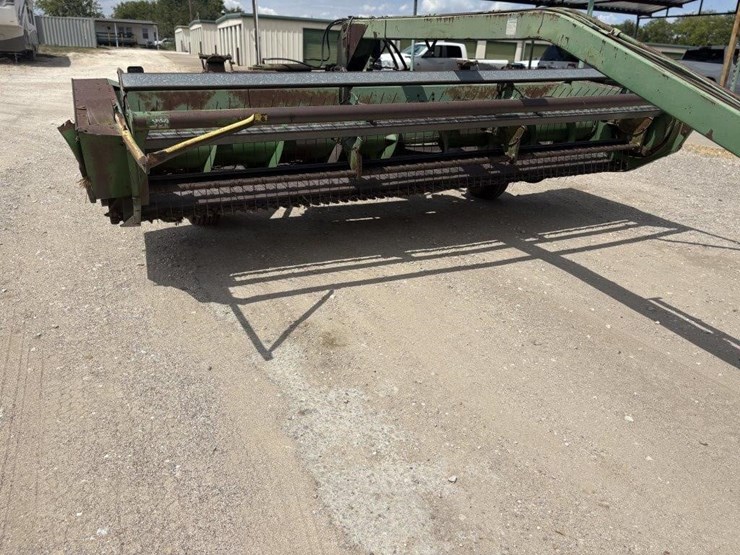john-deere-300-image-3