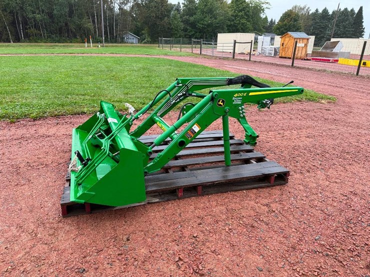 2022-john-deere-400e-image-1