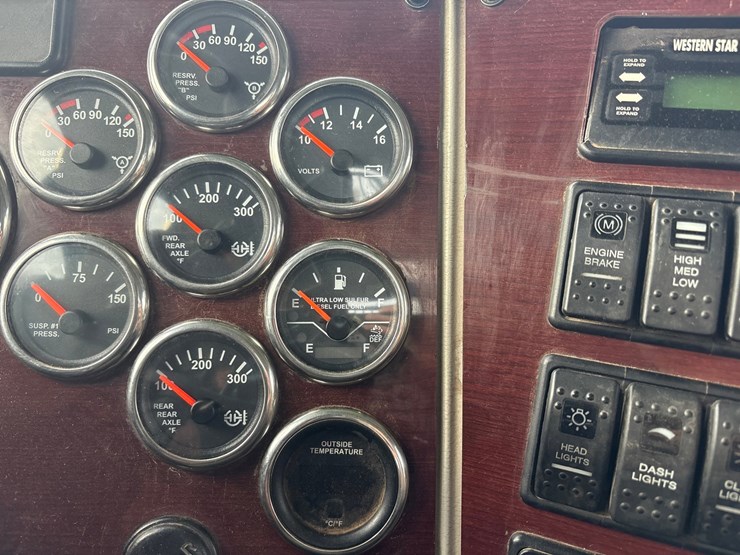 2013-western-star-4900sb-image-45