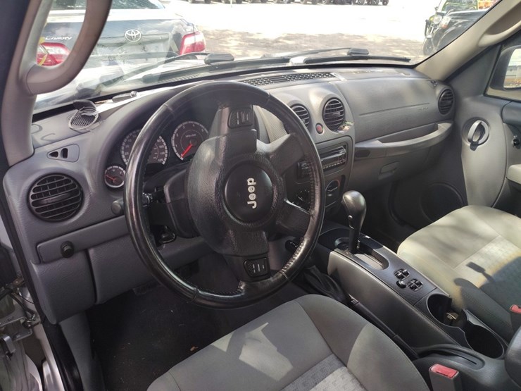 2005-jeep-liberty-image-7