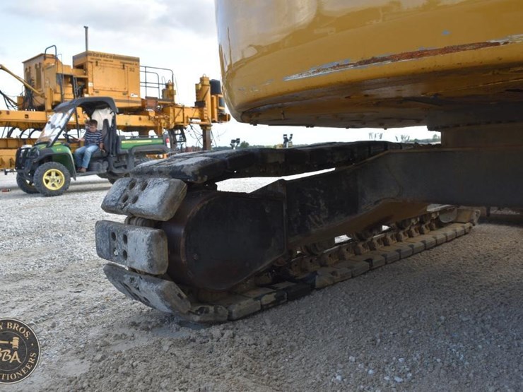 2010-komatsu-pc88mr-8-image-36