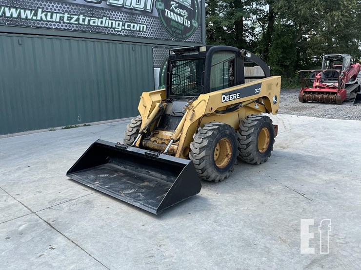 2006-deere-328-image-8