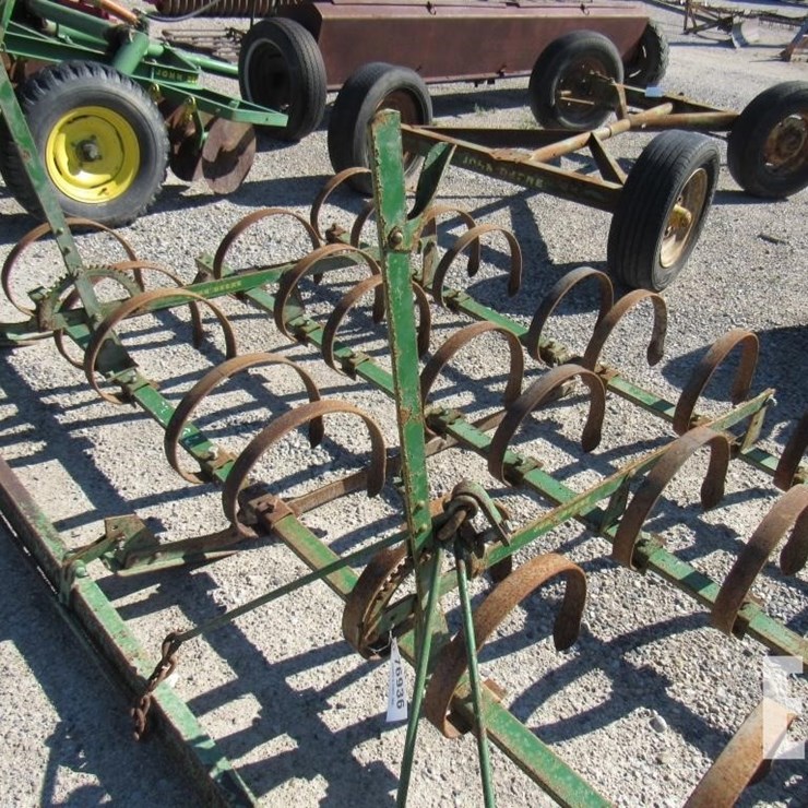 JOHN DEERE SPRING TOOTH