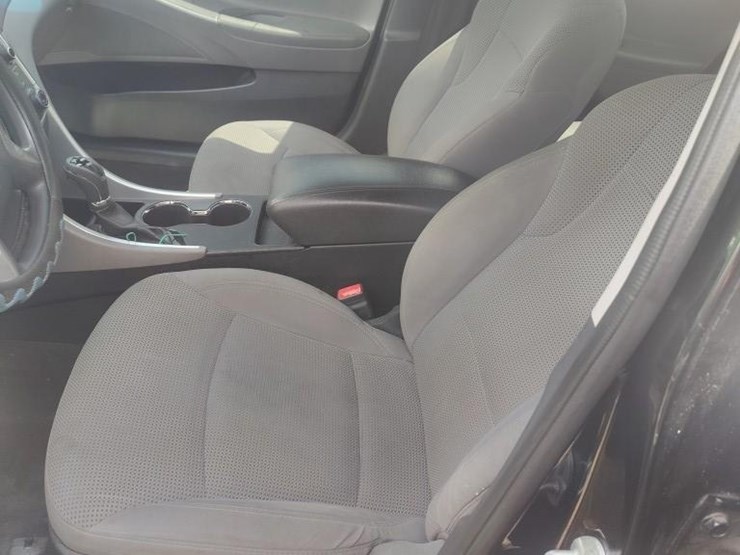 2014-hyundai-sonata-runs/moves-gls-image-6