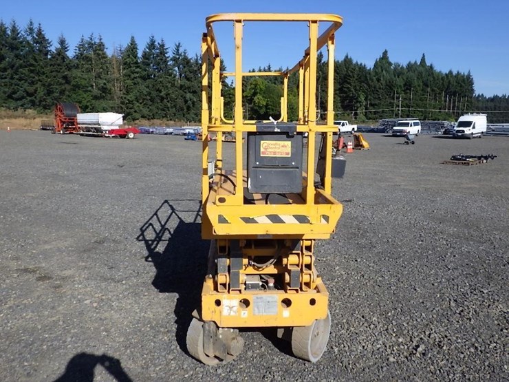 2015-haulotte-2632e-scissor-lift-image-8