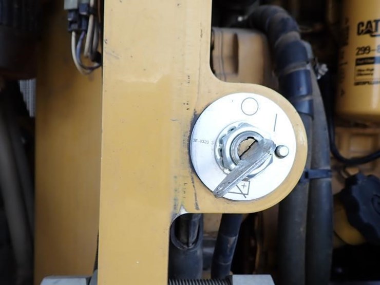 2011-caterpillar-930h-image-13