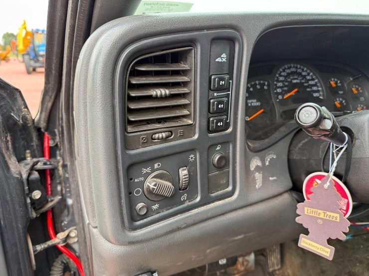 2003-chevrolet-2500hd-image-36