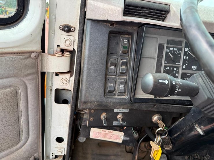 1996-international-8100-image-65