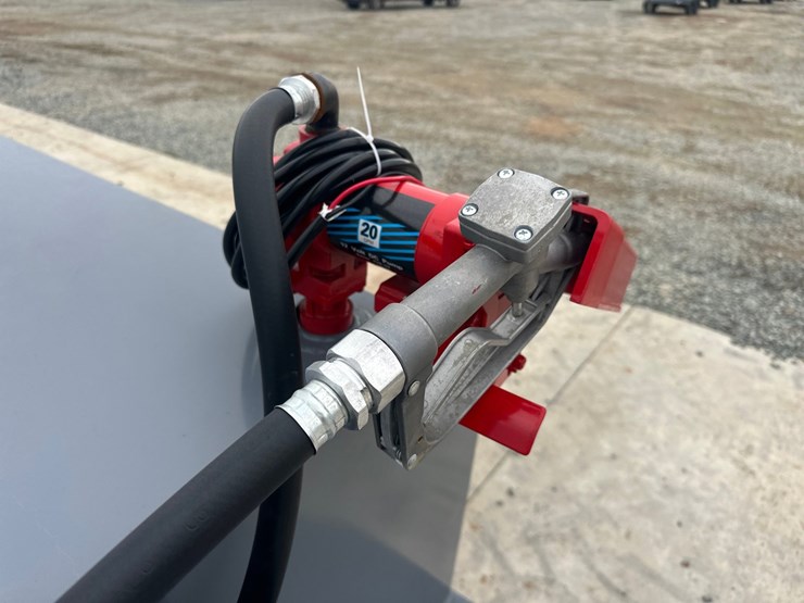 #5598-•-unused-x-star-990-gallon-fuel-trailer-image-14