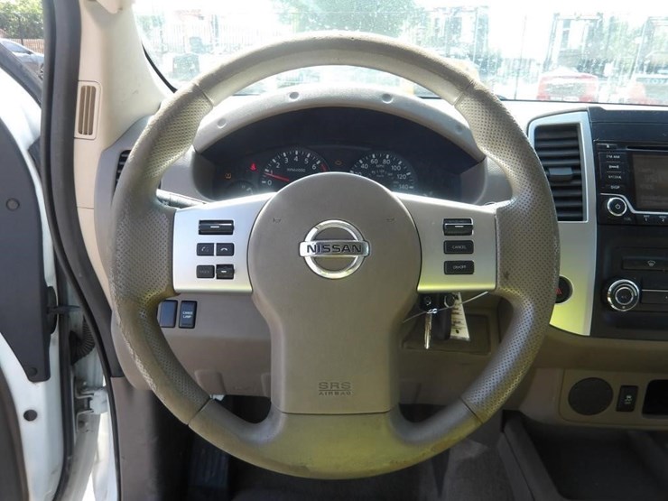 2016-nissan-frontier-sv-image-17