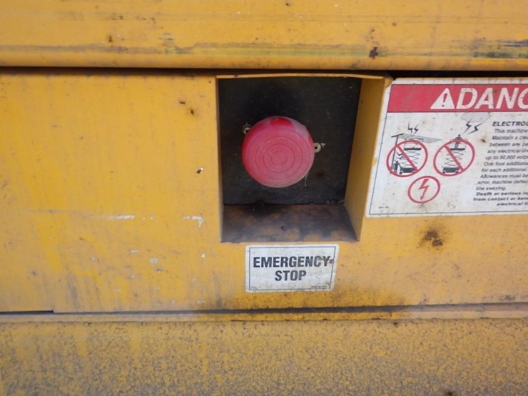 2015-haulotte-2632e-scissor-lift-image-14