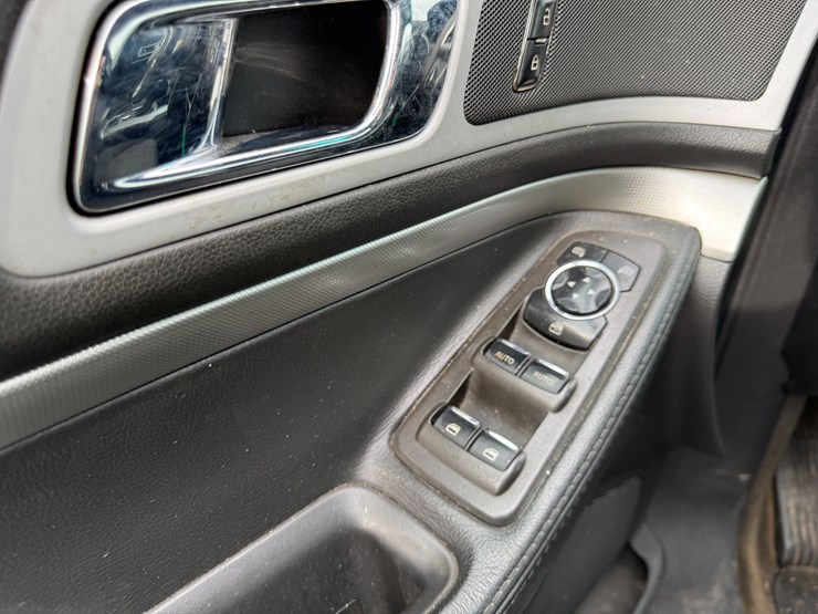 2012-ford-explorer-xlt-image-49