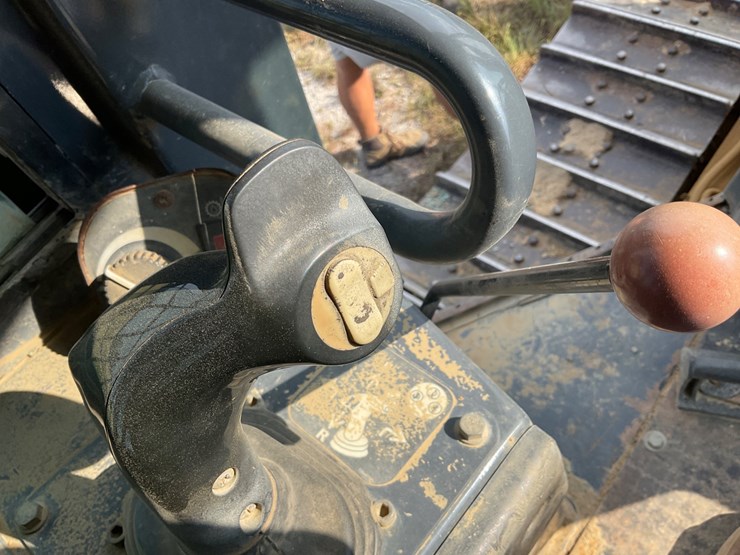 2012-deere-650j-image-24