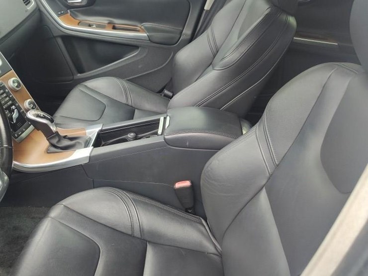 2016-volvo-s60-runs/moves-t5-drive--image-8